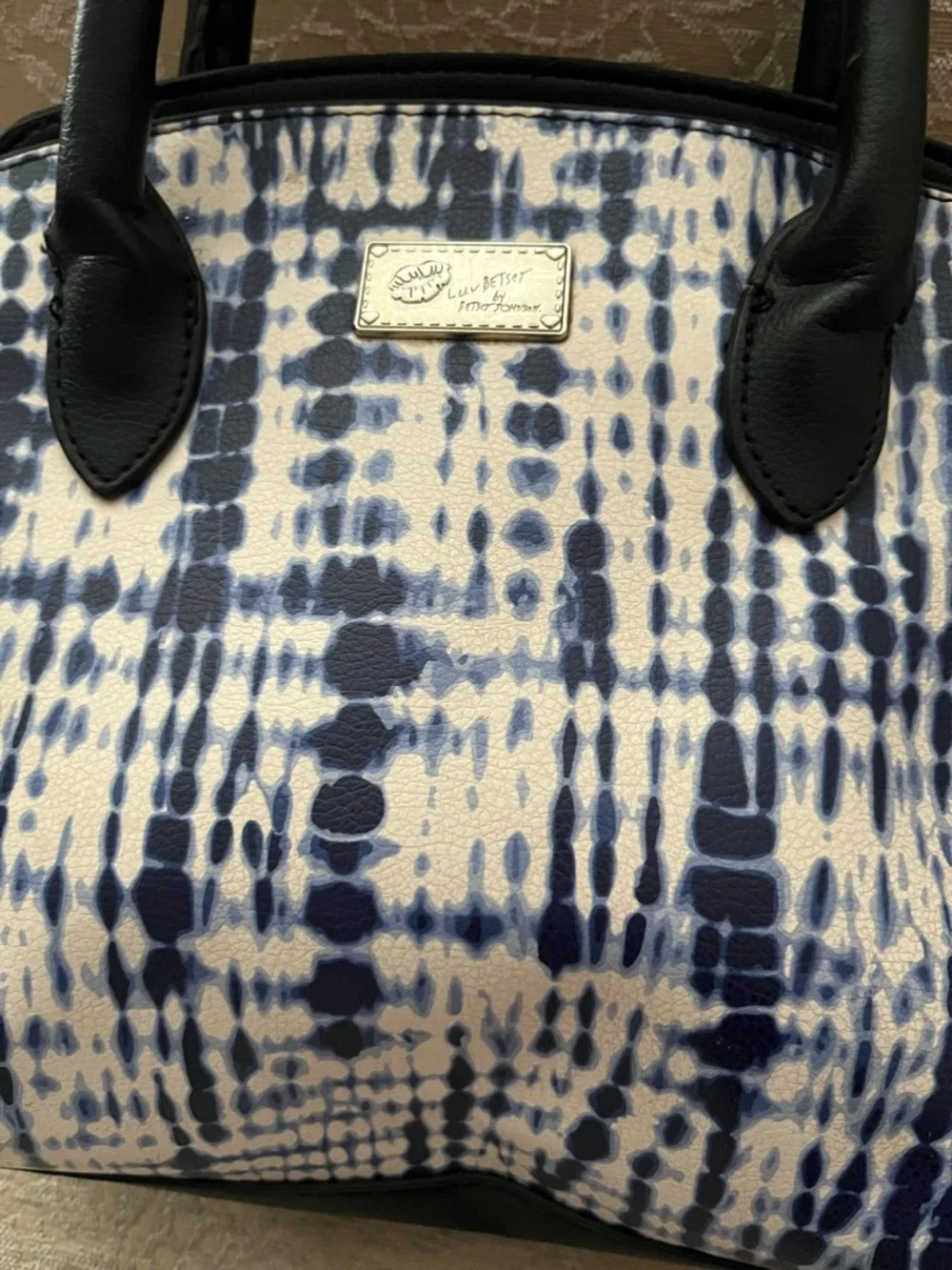 Betsey Johnson Blue & White Patterned Women’s Tote Bag - Picture 4 of 7
